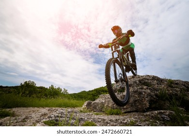 12点直播间精彩开播,与你不见不散!